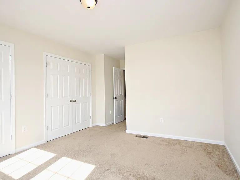 1141 Saint Clair Ave — Photo 9