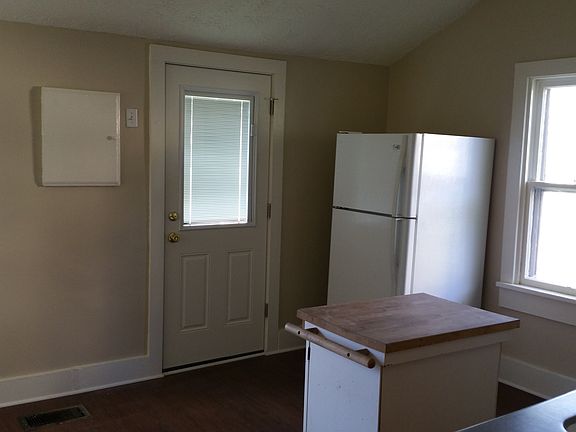 5th image of 1199 Division St