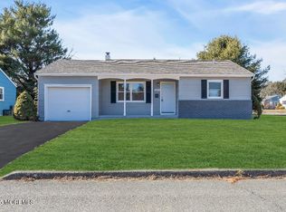 41 Stanford Dr, Toms River, NJ
