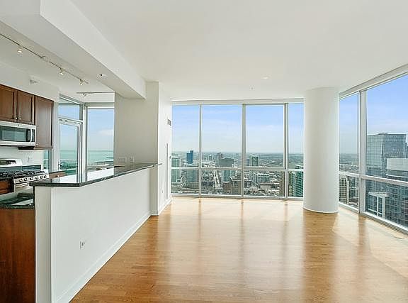 4th image of 1201 S Prairie Ave #54