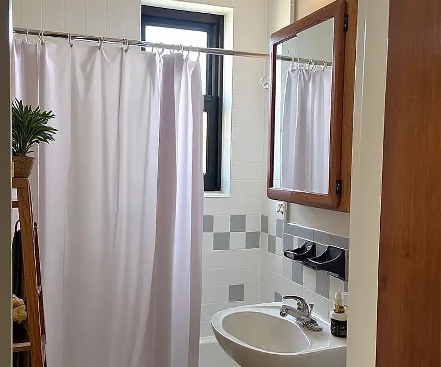2nd image of 195-24 Jamaica Ave #103