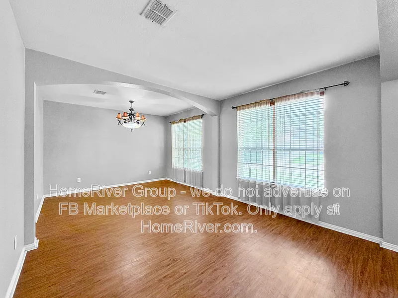 5 bed, 2.0 bath, 3761 sqft, $3,369 — Photo 3