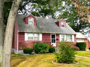 75 Cortland St, Copiague, NY 11726