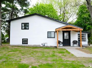 7252 Douglas Rd, Lambertville, MI 48144
