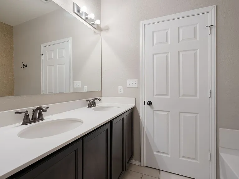 602 Trinity Mdw — Photo 24