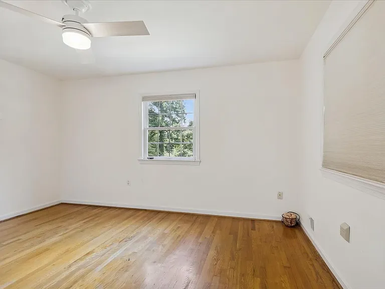 1397 Canterbury Way — Photo 23