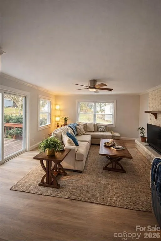 3 bed, 1502 sqft, $2,200 — Photo 2