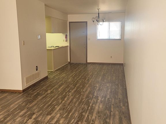 3rd image of 23-207 Eldon Ave