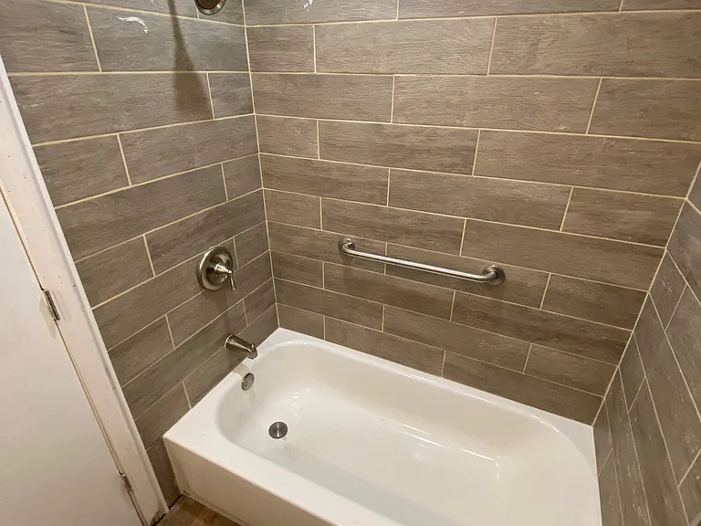 216 W Avenue C — Photo 14