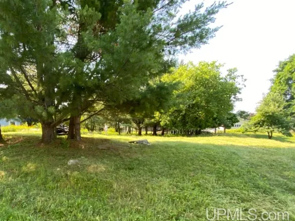 821 E Grant St, Iron Mountain, MI 49801