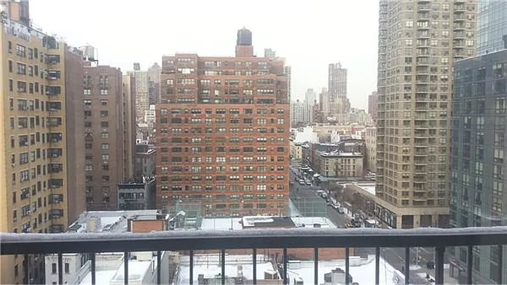 Rented by Siderow Residential Group | media 18