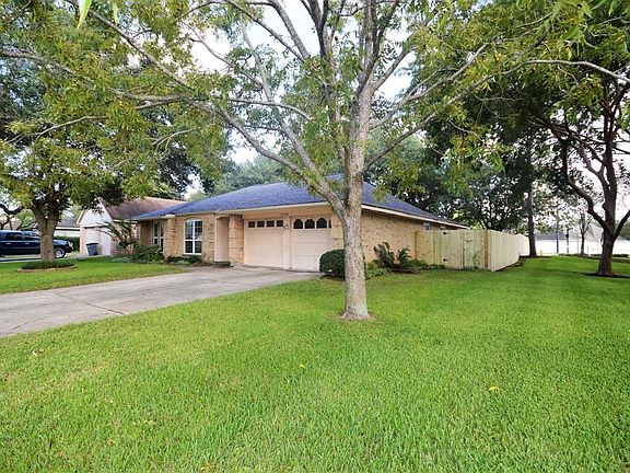 3rd image of 2798 Pinewood Dr