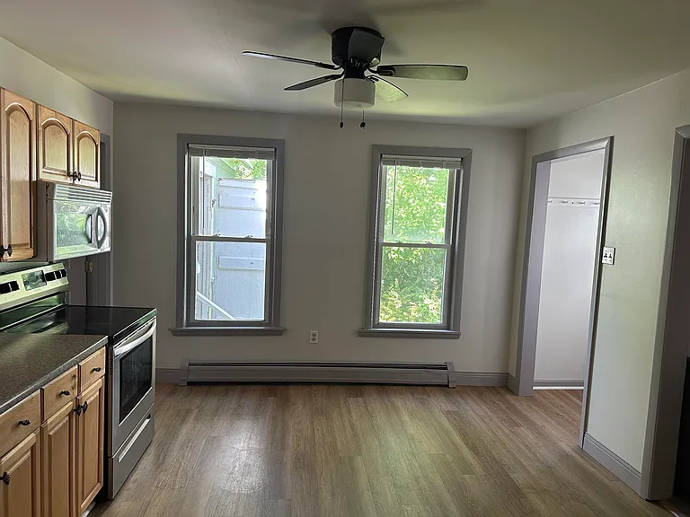 28 Lincoln St #A — Photo 9