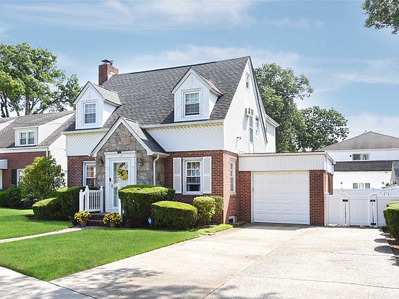 2nd image of 179 Emerson Pl