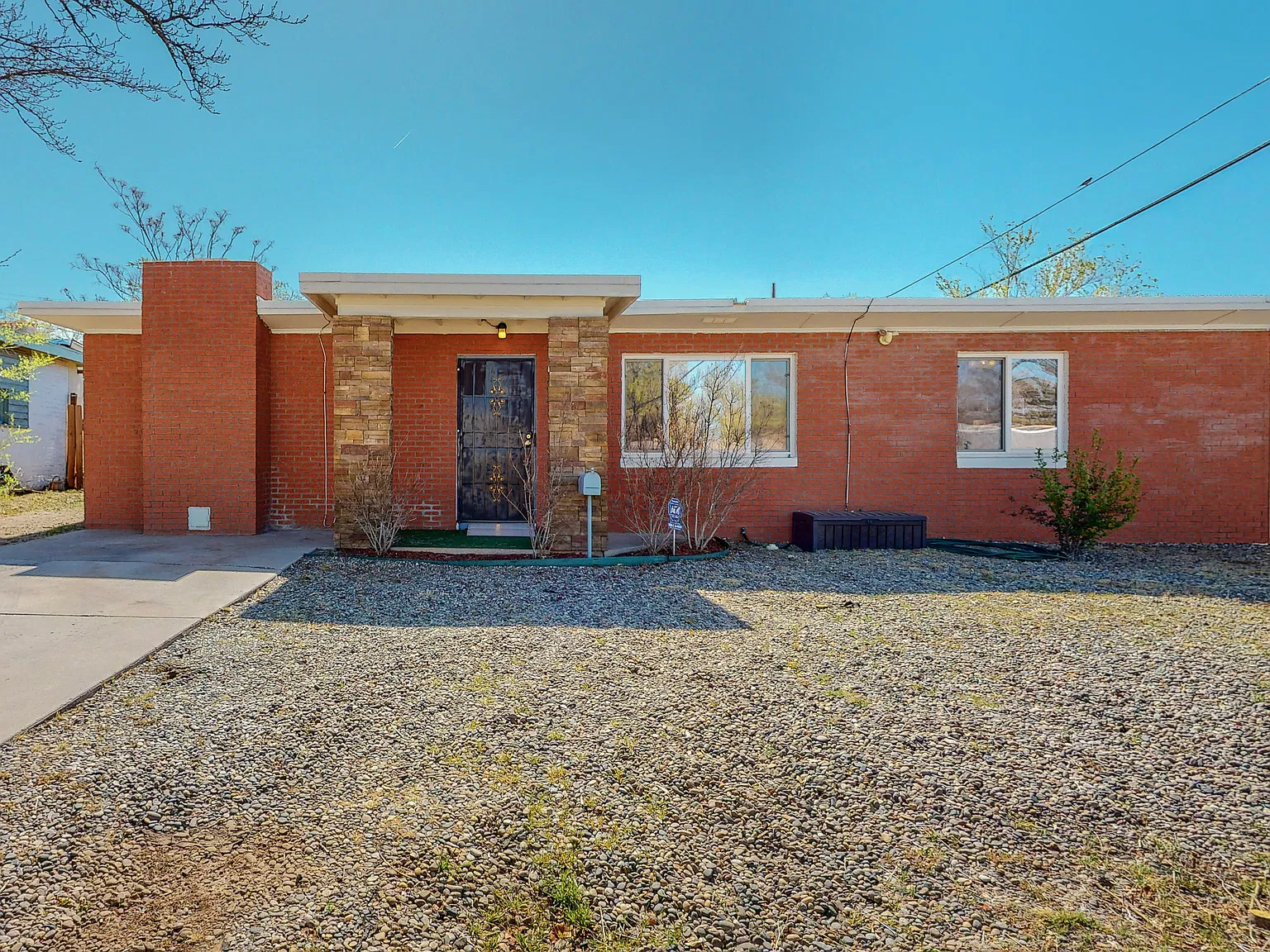 3 bed, 1200 sqft, $1,950 — Photo 2