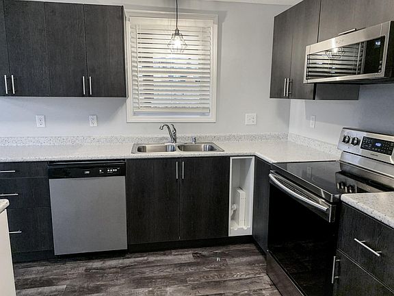 3rd image of 214 Larch Ave