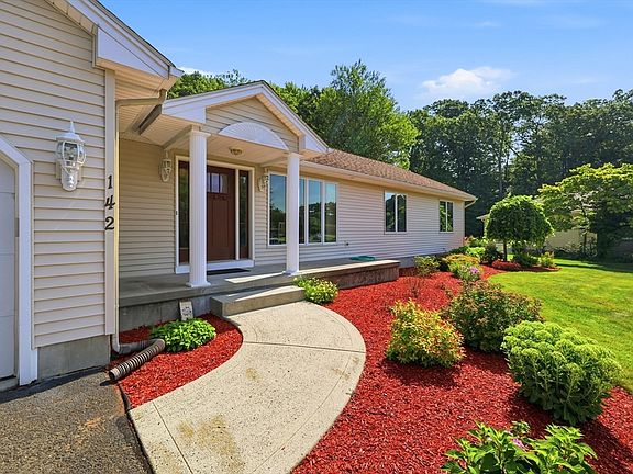 2nd image of 142 Oak Knoll Cir