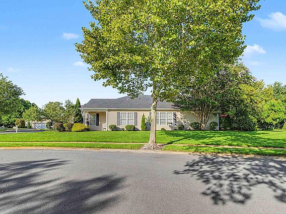 3rd image of 577 Carlisle Ln