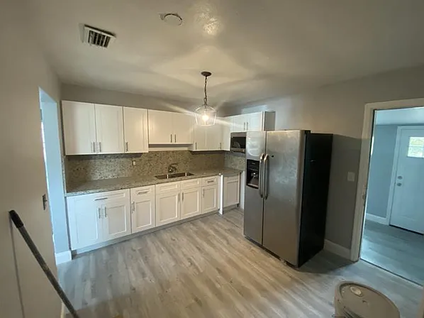 2050 W 40th St — Photo 3