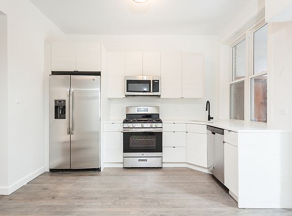 3rd image of 3245 W Fullerton Ave #2
