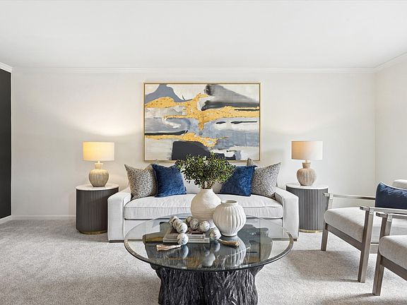 3rd image of 4012 Broadmoor Cir