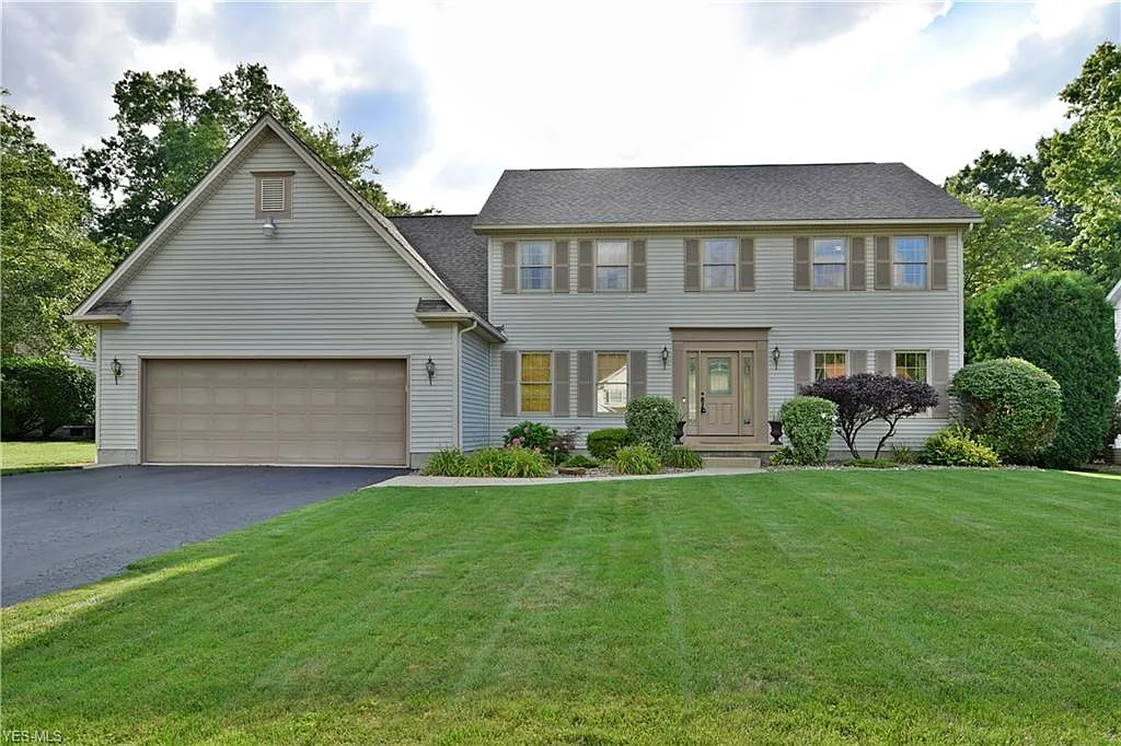 2121 Celestial Dr NE photo 1