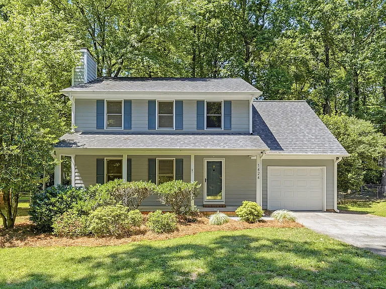 1424 Brookwood Dr — Photo 2