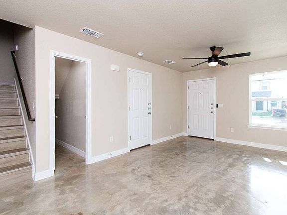 4th image of 806 White Meadow Ln Unit A