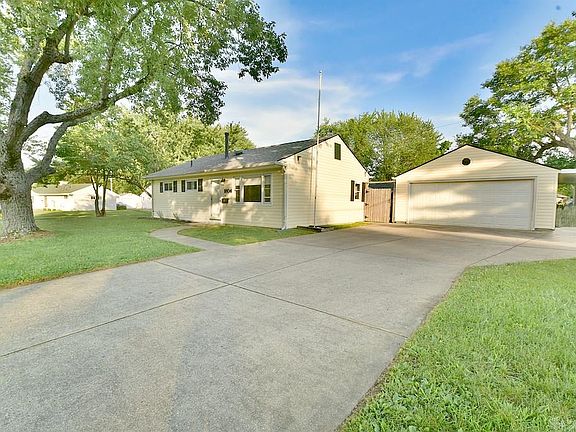 2nd image of 1804 Clarissa Ave