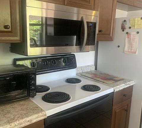 4th image of 598 NE 35th St