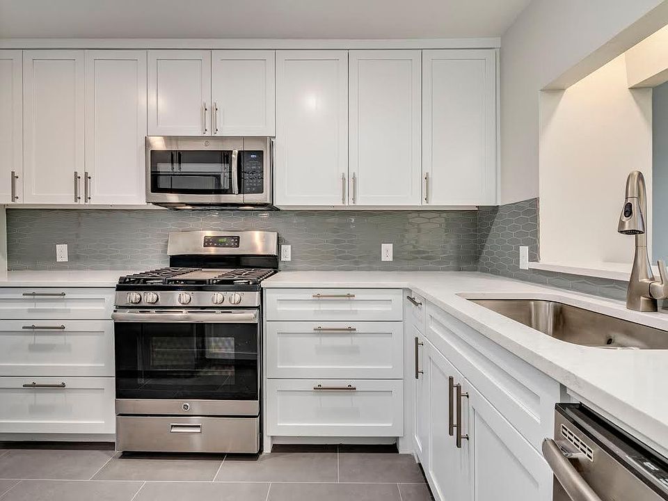 1st image of 606 W Lynn St APT 30