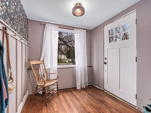 3rd image of 10466 Neely St