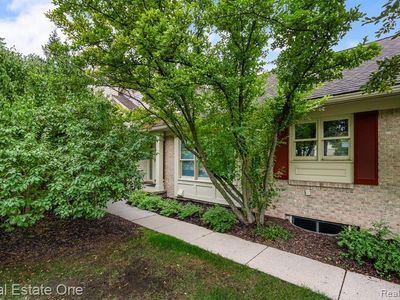 7383 Simsbury Dr, West Bloomfield, MI, 48322