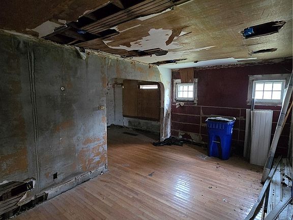 3rd image of 12109 Gay Ave