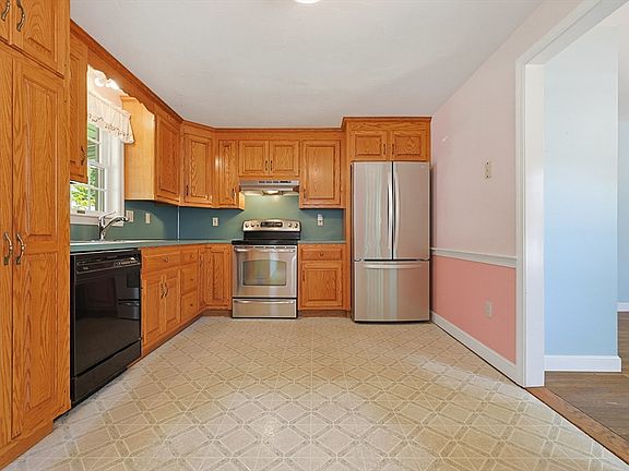 2nd image of 98 Pleasant St