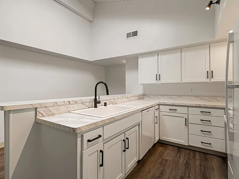Villa Del Mar Apartments — Photo 23
