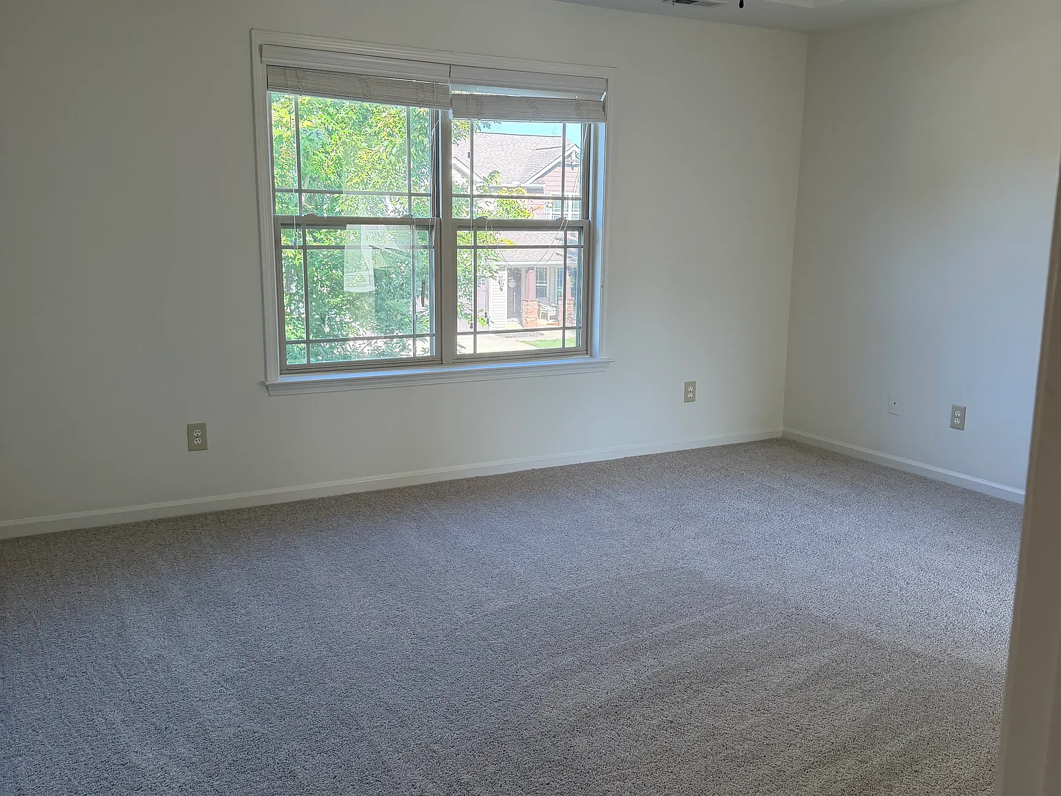 4 bed, 2.5 bath, 1950 sqft, $2,195 — Photo 3