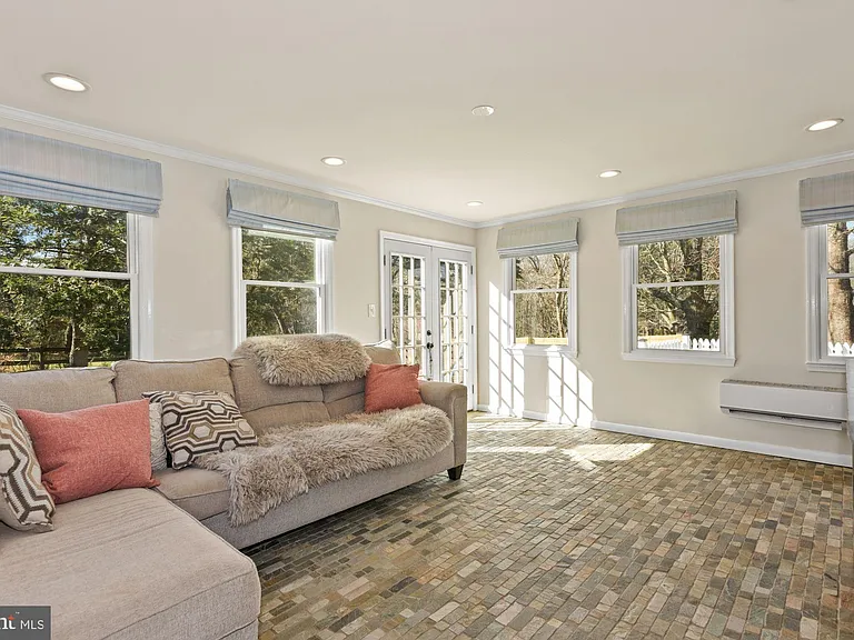 326 Walker Rd — Photo 14