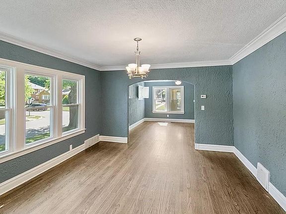 5th image of 1103 N Ash St