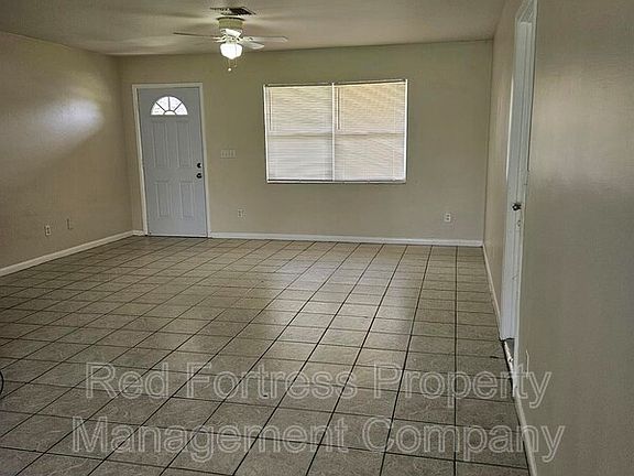 4th image of 1121 NE 11th St