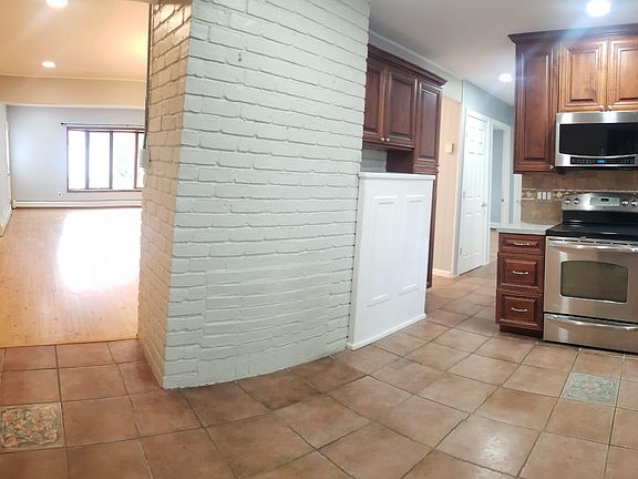 2nd image of 17 Arbor Ln