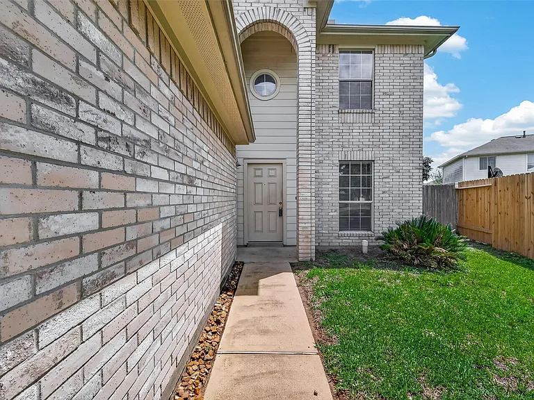 1838 Strongs Ct — Photo 3
