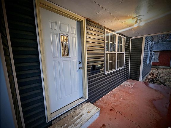 2nd image of 1035 Park Ave