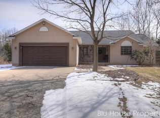 8344 Woodcrest Dr NE, Rockford, MI 49341