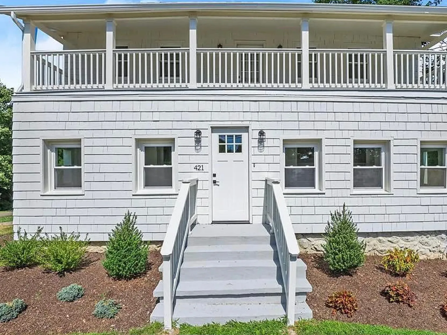 4 bed, 2.5 bath, 2400 sqft, $5,000 — Photo 2