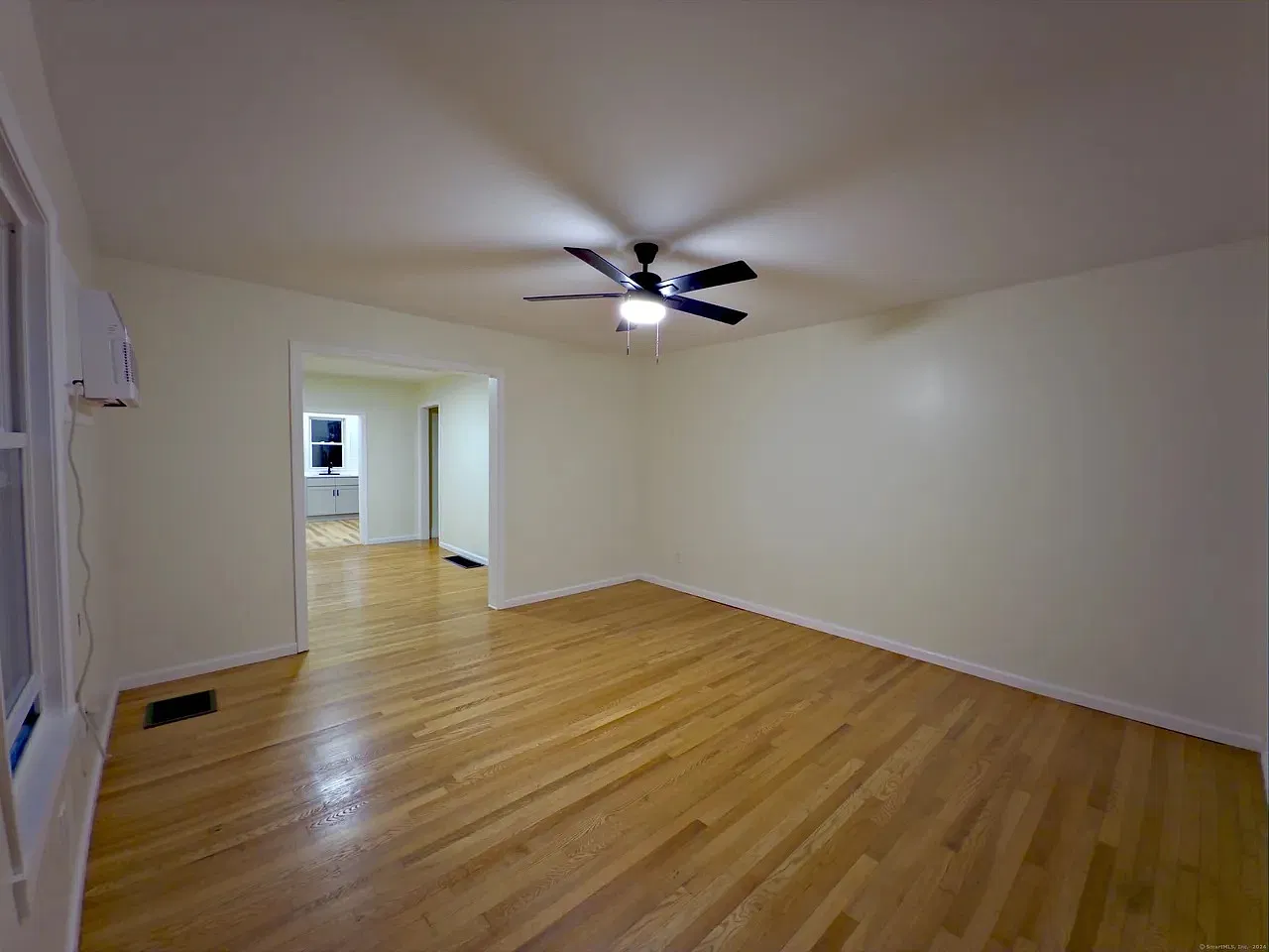3 bed, 1.5 bath, 1200 sqft, $2,495 — Photo 2