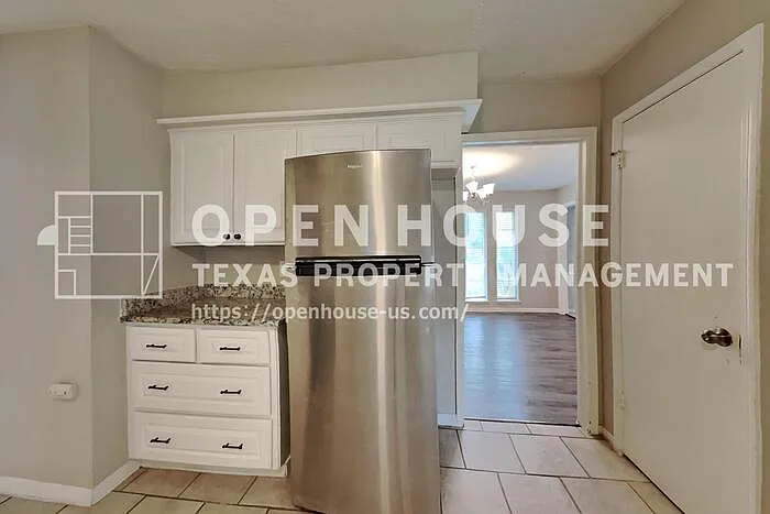 8110 Renmark Ln — Photo 7