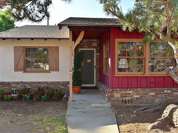 2nd image of 1338 E Thelborn St