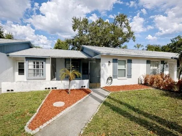 7135 Parkside Villas Dr N, Saint Petersburg, FL 33709