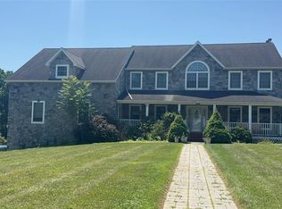10 Willys Court, Rock Tavern, NY 12575